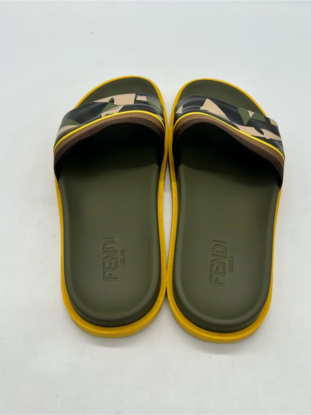 FENDI Yellow Green Camo Leather Men’s Size 11 flip flops Fashion Sandals Shoes